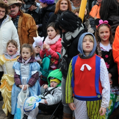 Karneval in Kelmis Publikum an der Strasse