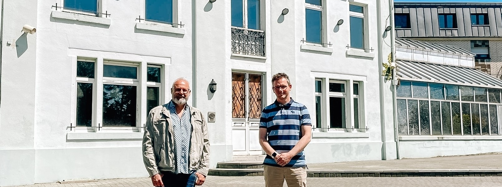 Vincent Hubert und Mirko Braem vor dem Park Café