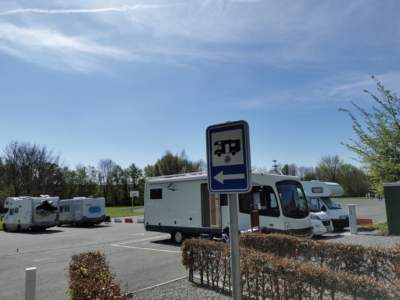 Parkplatz für Wohnmobile gesperrt – Kein Wochenmarkt – Bäckerei Born anwesend