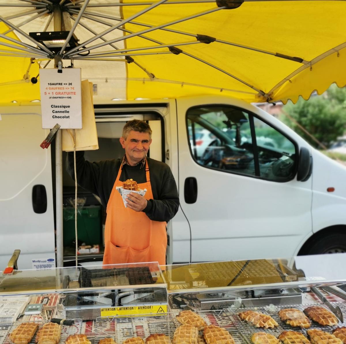 Marché hebdomadaire de retour sur la Coul – Nouveau stand avec gaufres liégeoises