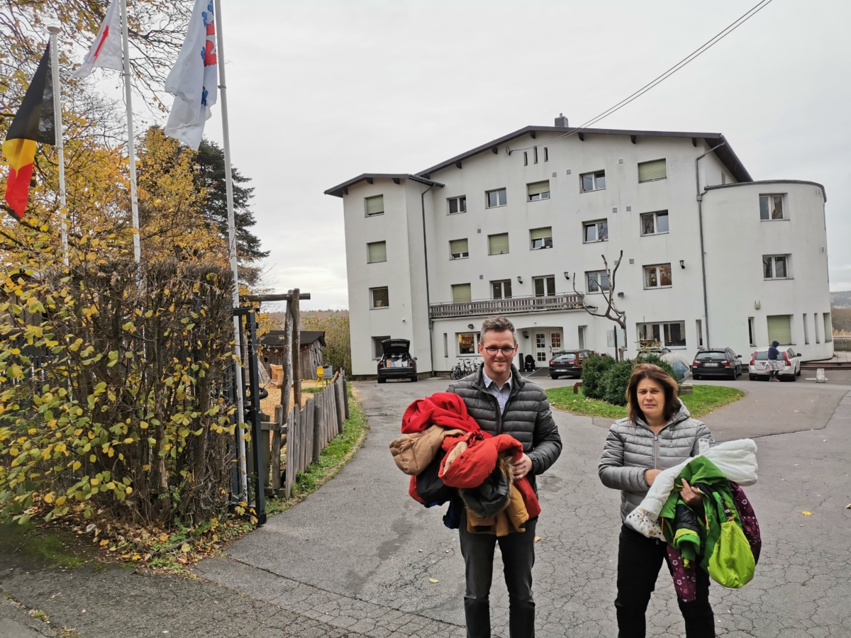 Don calaminois de manteaux pour le centre d’accueil pour demandeurs d’asile d’Eupen