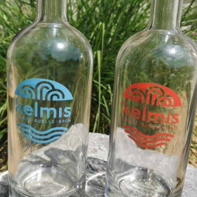 Wasserflaschen mit neuem Logo: Profitieren Sie von Gruppenbestellung!