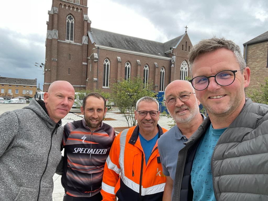 Marché hebdomadaire uniquement sur la surface réaménagée de la place de l’Église