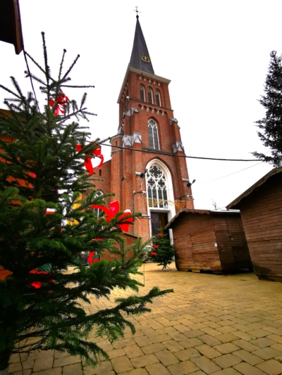 Letzte Vorbereitungen für Weihnachtsmarkt – Startschuss am Samstag um 15 Uhr