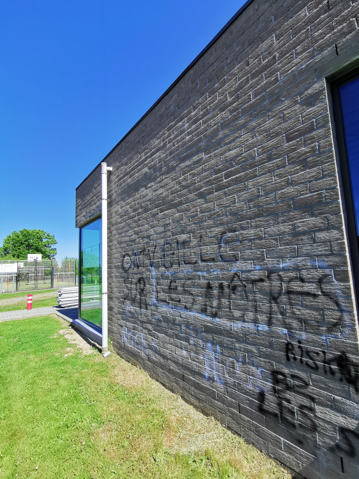 Graffiti-Schmiererei am Galmeibad: Anzeige erstattet