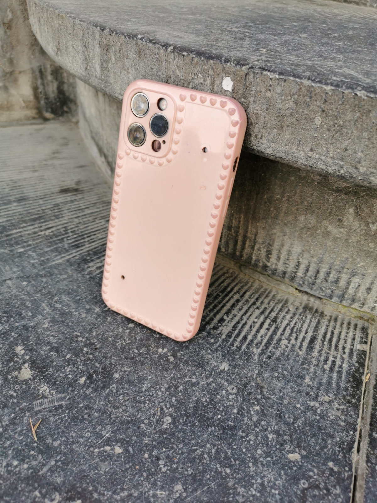 Handy vor Gemeindehaus gefunden