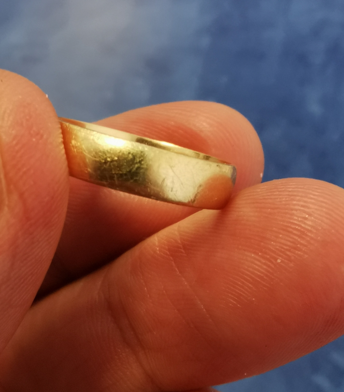 Une bague a été retrouvée devant le Petit Café