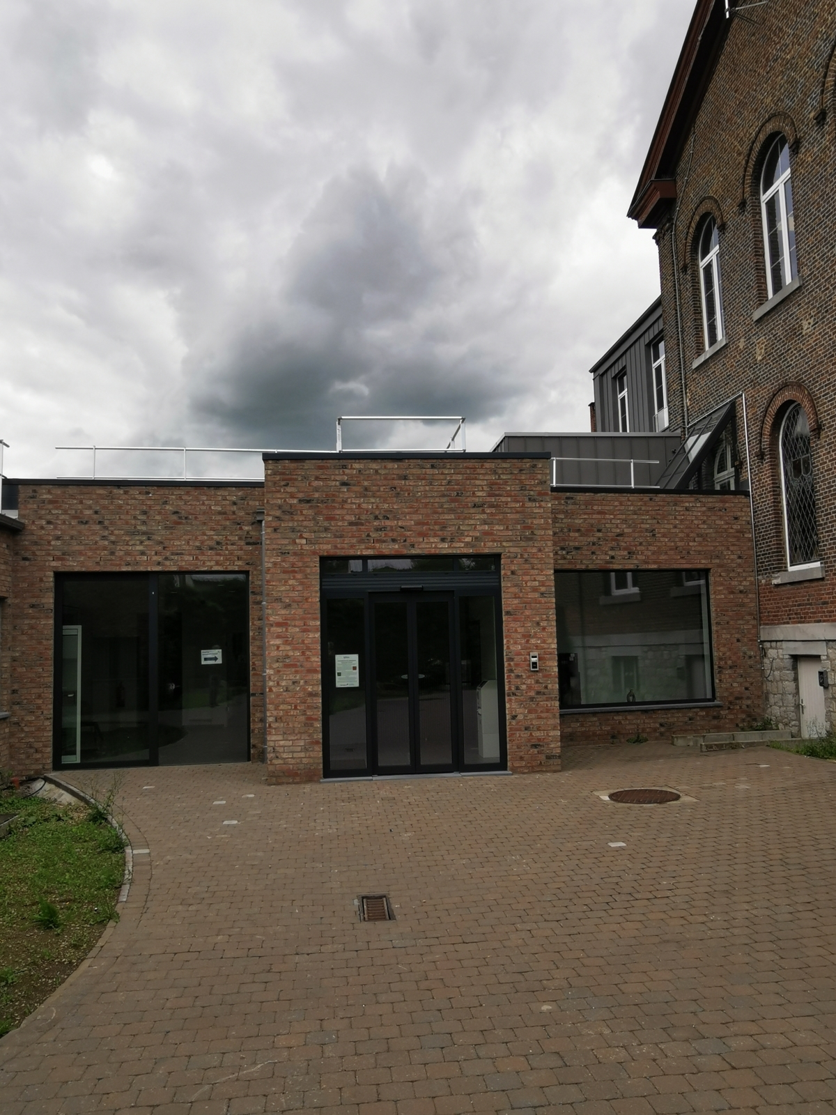 Nouveauté dès ce lundi : accès à la maison communale uniquement par la cour intérieure