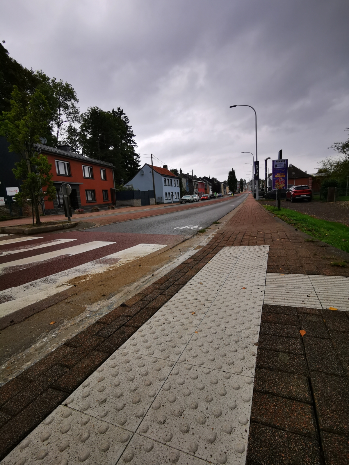 Bis Ende Oktober: Zebrastreifen werden auf Lütticher Straße barrierefrei gestaltet